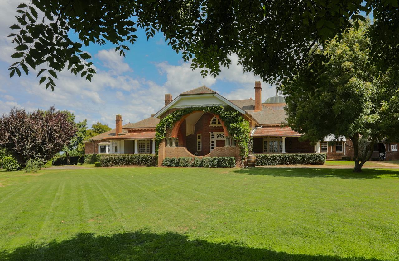 Petersons Armidale Winery And Guesthouse Eksteriør billede