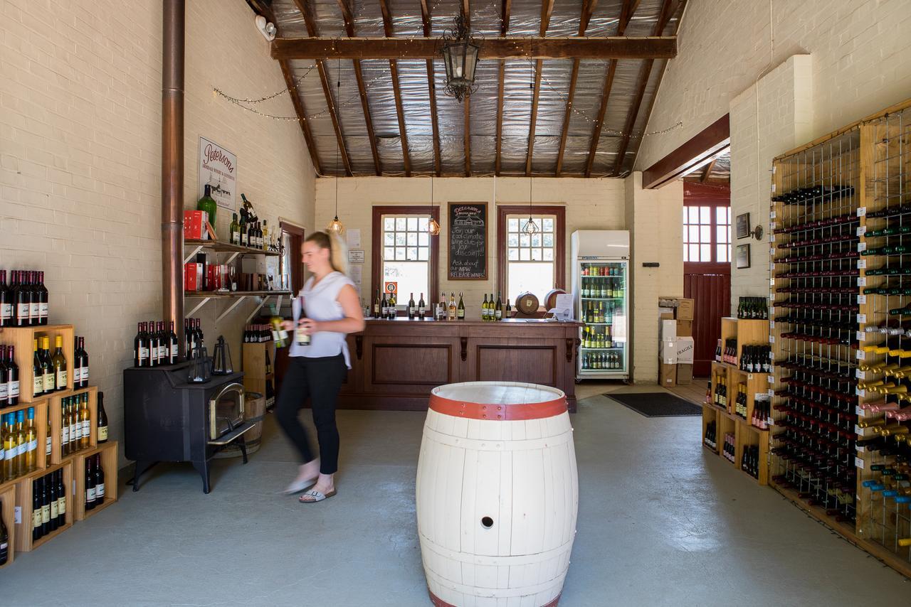 Petersons Armidale Winery And Guesthouse Eksteriør billede
