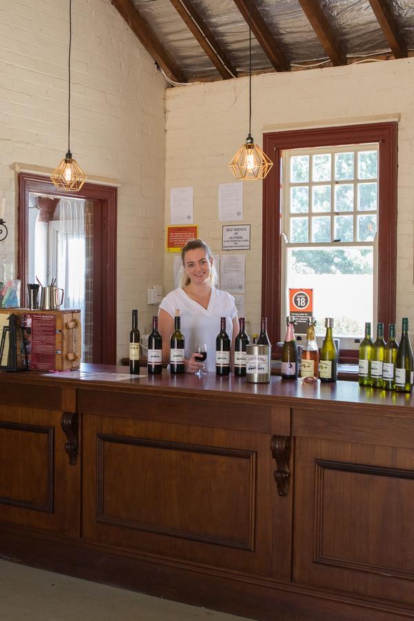 Petersons Armidale Winery And Guesthouse Eksteriør billede
